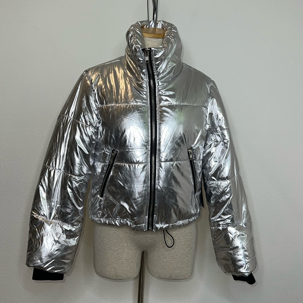 🔹 Forever 21 Metallic Puffer Coat